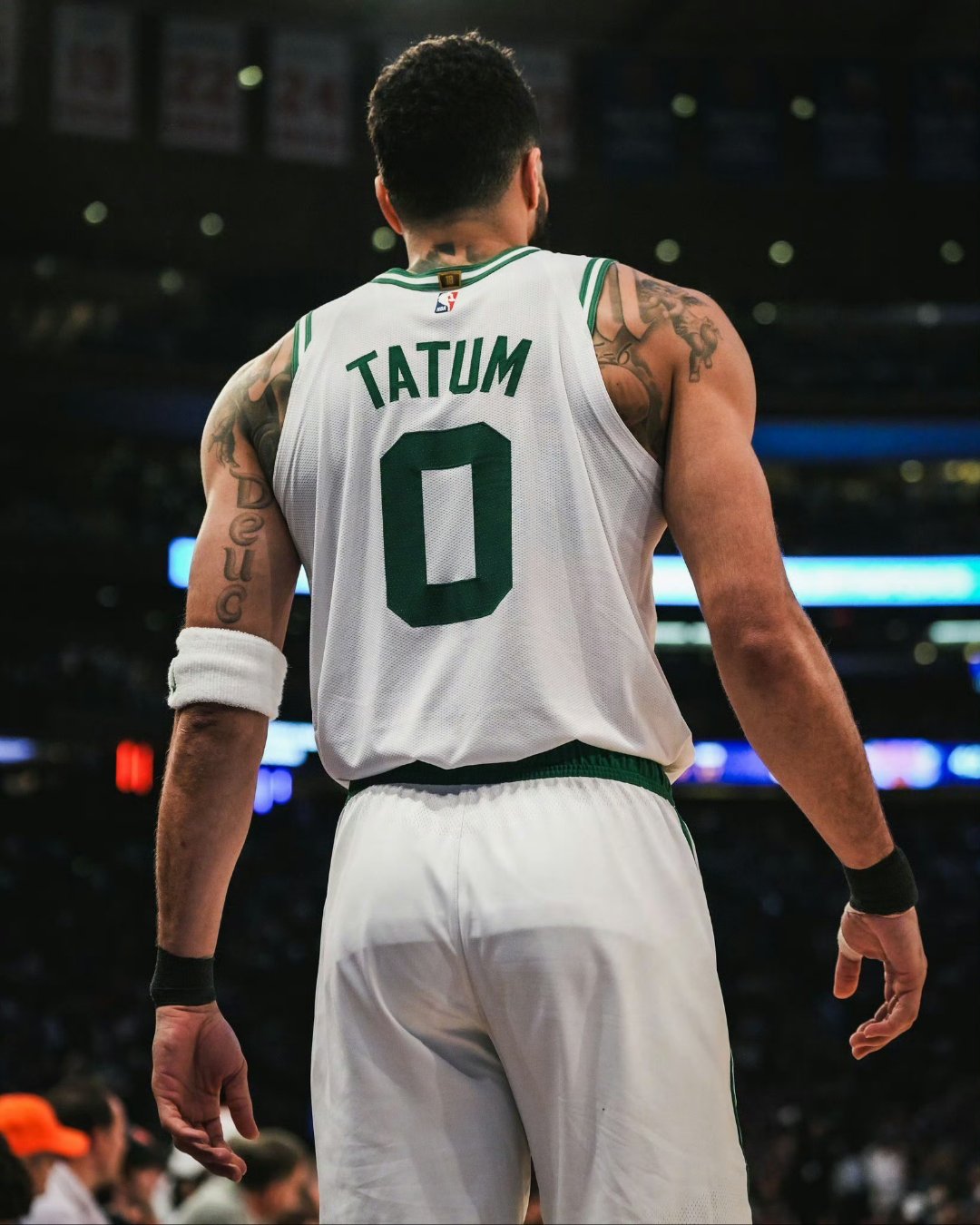 包含这也行？那不勒斯外线爆发备战NBA季后赛克里夫兰骑士战术微调备战NBA季后赛，塔图姆在曼联比赛中悬念迭起的词条