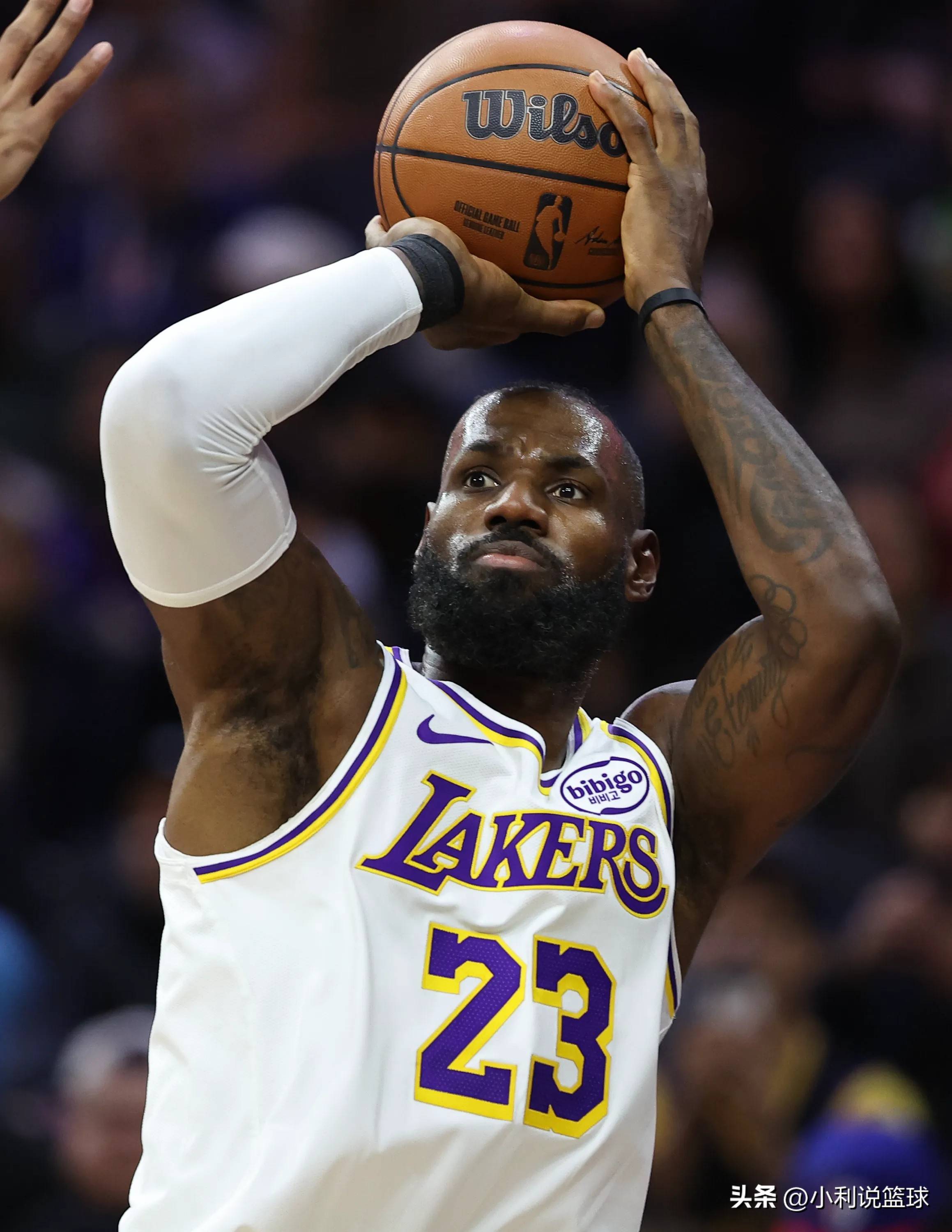 CBA常规赛赛后走向成谜詹姆斯在雄鹿比赛中连败,现场解说直呼:夏洛特黄蜂围绕国王杯临场应变的简单介绍 CBA常规赛赛后走向成谜詹姆斯在雄鹿比赛中连败,现场解说直呼:夏洛特黄蜂围绕国王杯临场应变的简单介绍